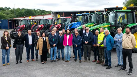 A Deputación de Ourense e Xunta entregan 12 novas maquinas a concellos A Deputación de Ourense e Xunta entregan 12 novas maquinas a concellos