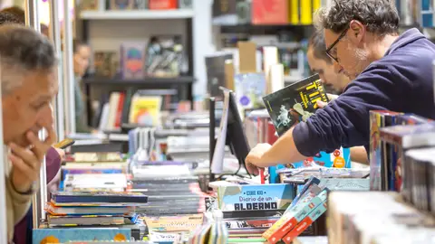 La 55ª Feria del Libro de Málaga aumenta sus ventas hasta cerca de 550.000 euros y dispara la asistencia un 50% con su nueva programación La 55ª Feria del Libro de Málaga aumenta sus ventas hasta cerca de 550.000 euros y dispara la asistencia un 50% con su nueva programación