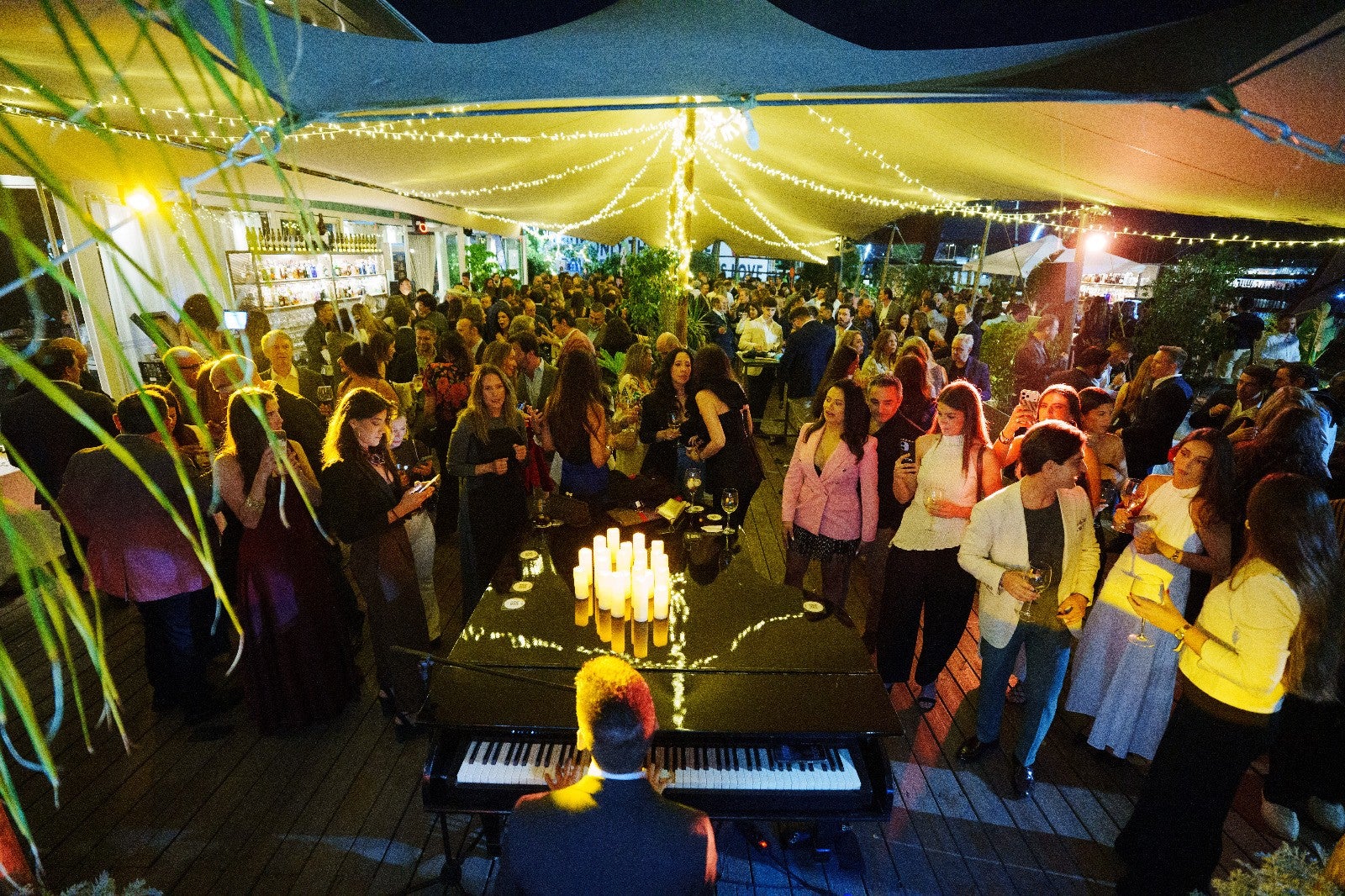 Puerto de Cuba Café del Río inaugura la temporada estival, con cenas, barbacoa, copas y el piano de David de Pineda Puerto de Cuba Café del Río inaugura la temporada estival, con cenas, barbacoa, copas y el piano de David de Pineda
