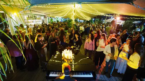 Puerto de Cuba Café del Río inaugura la temporada estival, con cenas, barbacoa, copas y el piano de David de Pineda Puerto de Cuba Café del Río inaugura la temporada estival, con cenas, barbacoa, copas y el piano de David de Pineda