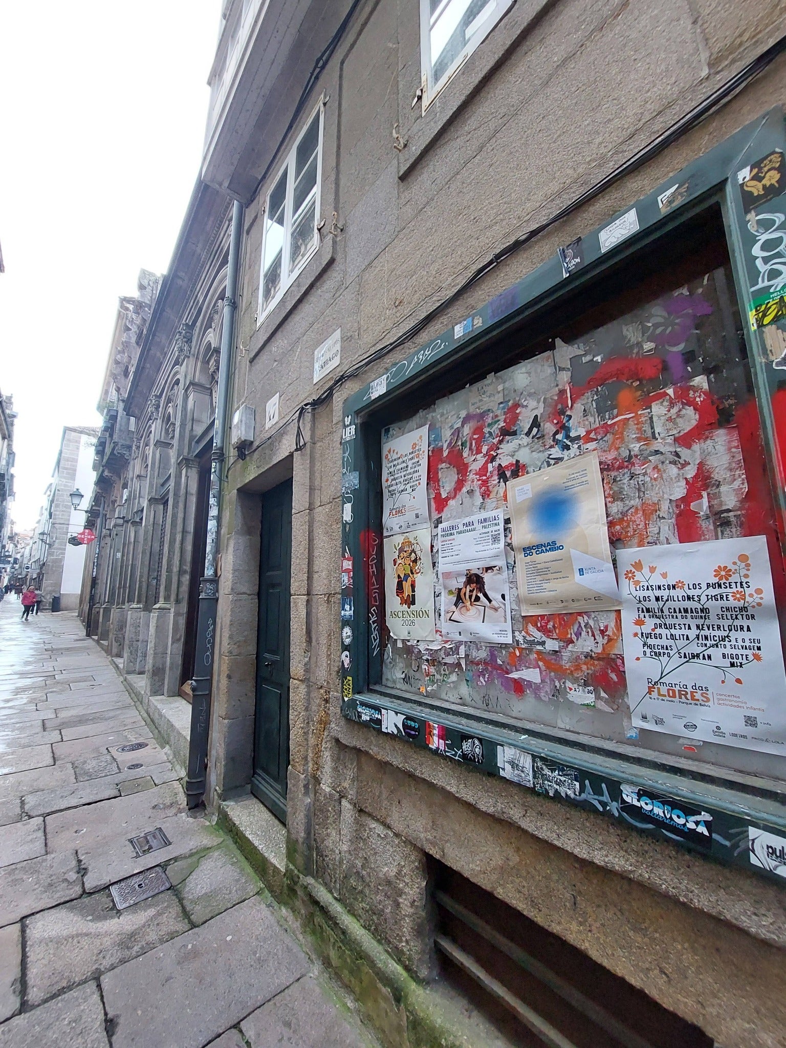 La Policía Local de Santiago identificó en el último año a 17 personas colocando cartelería y dos instalando pancartas en lugares no adecuados La Policía Local de Santiago identificó en el último año a 17 personas colocando cartelería y dos instalando pancartas en lugares no adecuados