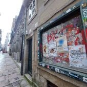 La Policía Local de Santiago identificó en el último año a 17 personas colocando cartelería y dos instalando pancartas en lugares no adecuados