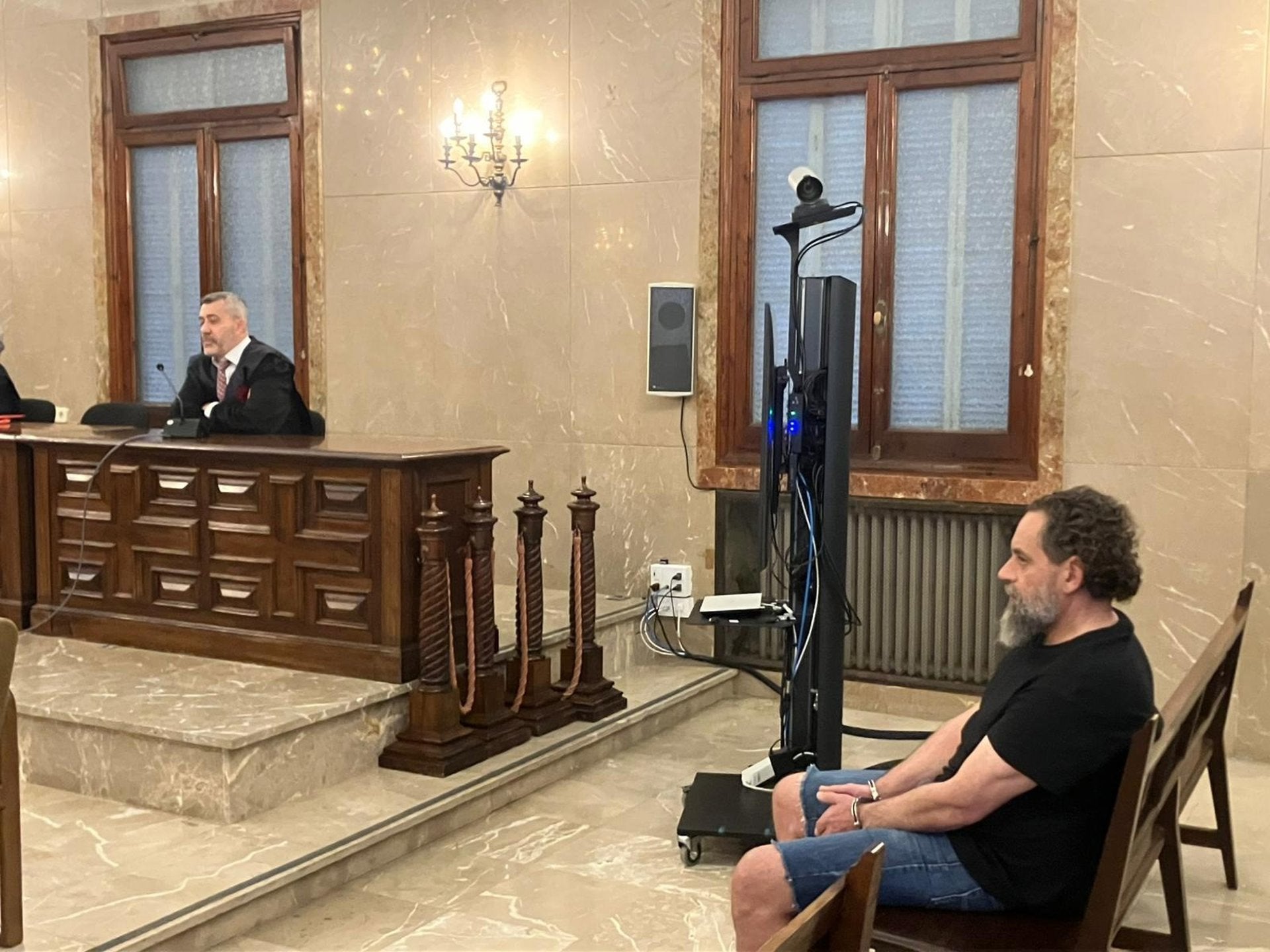 El jurado declara culpable de asesinato al acusado de matar a golpes a su exsuegra en la Colònia de Sant Jordi El jurado declara culpable de asesinato al acusado de matar a golpes a su exsuegra en la Colònia de Sant Jordi