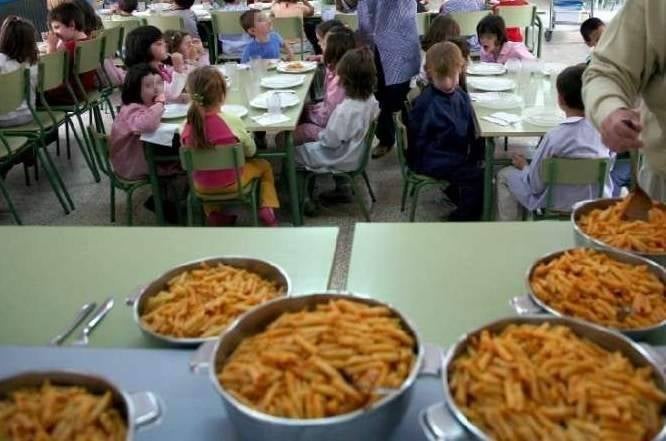 El gobierno compostelano apuesta por una empresa municipal para el comedor escolar y que sirva 2.500 menús diarios El gobierno compostelano apuesta por una empresa municipal para el comedor escolar y que sirva 2.500 menús diarios