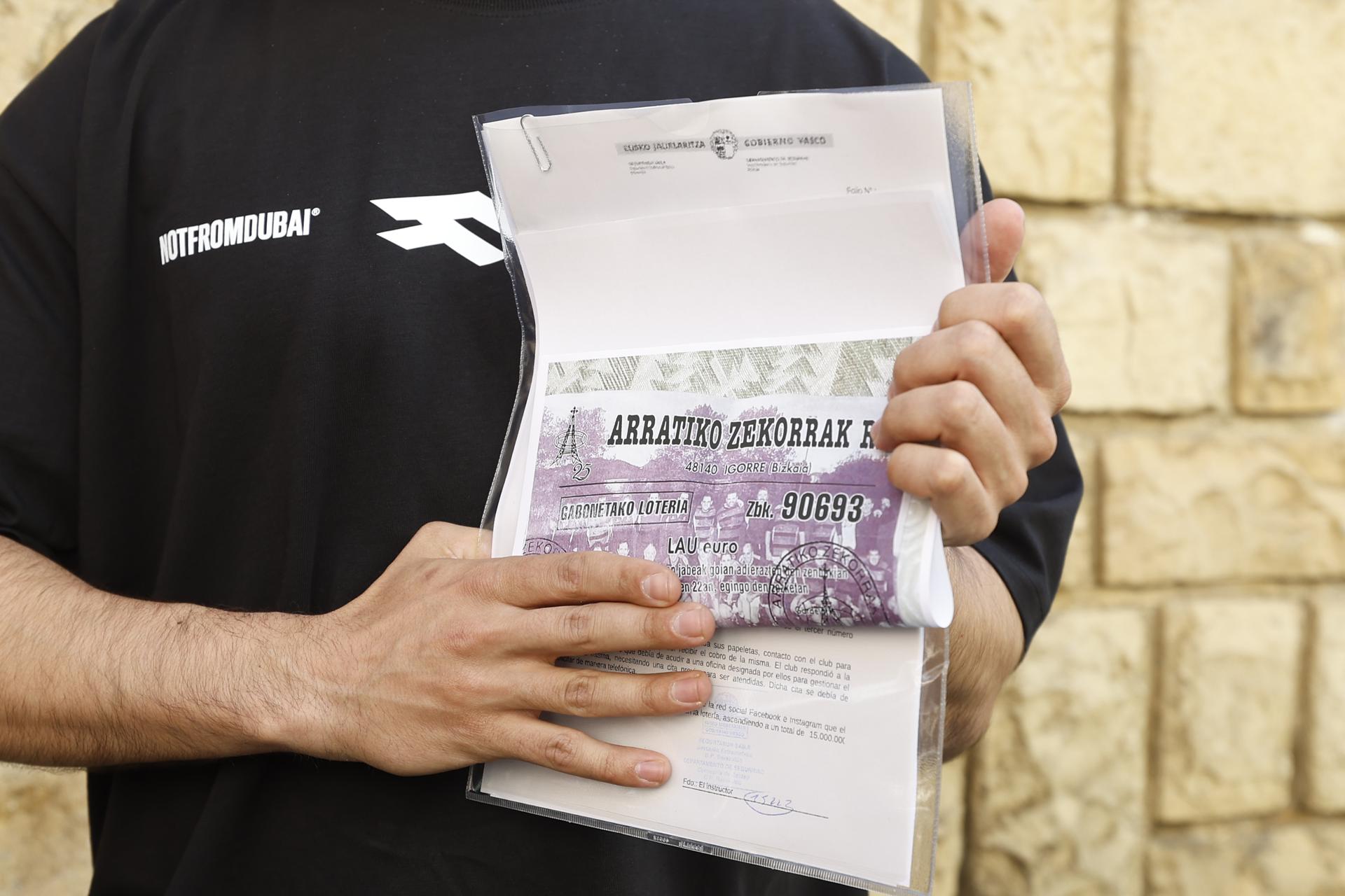 Sigue la polémica por la lotería en Igorre: detenido el presidente del club de rugby por el impago de participaciones premiadas Sigue la polémica por la lotería en Igorre: detenido el presidente del club de rugby por el impago de participaciones premiadas
