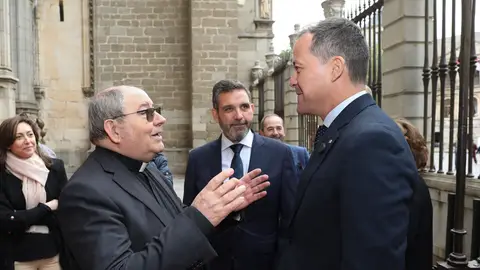 Carlos Velázquez con el deán de la catedral Primada de Toledo y el vicepresidente de la Diputación, Joaquín Romera. Carlos Velázquez con el deán de la catedral Primada de Toledo y el vicepresidente de la Diputación, Joaquín Romera.