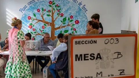 Imagen de archivo de una mesa en un colegio electoral. Imagen de archivo de una mesa en un colegio electoral. EFE/Julián Pérez