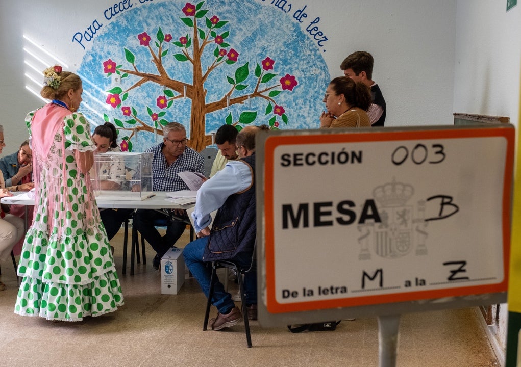 Tertulia: la campaña "correcta" de Moreno frente a la "nefasta" de Montero — Más de uno cover