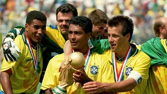 Mauro Silva, Romario y Dunga celebran el título de campeones del Mundo en 1994 Mauro Silva, Romario y Dunga celebran el título de campeones del Mundo en 1994