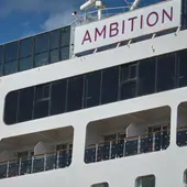 Detalle del crucero Ambition cuando estaba atracado en el puerto de Burdeos, Francia, el pasado 13 de mayo de 2026. Detalle del crucero Ambition cuando estaba atracado en el puerto de Burdeos, Francia, el pasado 13 de mayo de 2026.