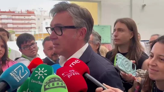 Manuel Gavira, candidato de Vox, pide votar para tener un Gobierno "que deje de ser una figura decorativa" Manuel Gavira, candidato de Vox, pide votar para tener un Gobierno "que deje de ser una figura decorativa"
