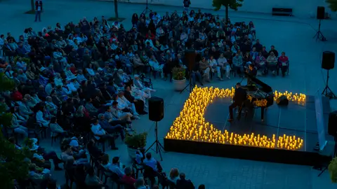 Más de 64.000 personas disfrutaron este sábado de la Noche en Blanco de Alcalá de Henares Concierto candlelight de la Noche en Blanco de Alcalá de Henares 2026