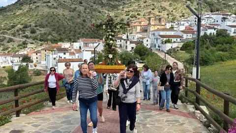 Alpandeire consolida la recuperación del día de la Cruz Tradiciones