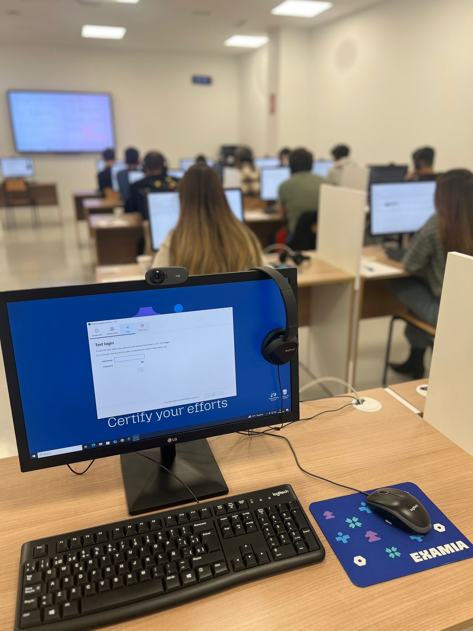 Un centro malagueño desarrolla la primera simulación real con IA para garantizar el éxito en los exámenes oficiales de inglés de Cambridge Un centro malagueño desarrolla la primera simulación real con IA para garantizar el éxito en los exámenes oficiales de inglés de Cambridge