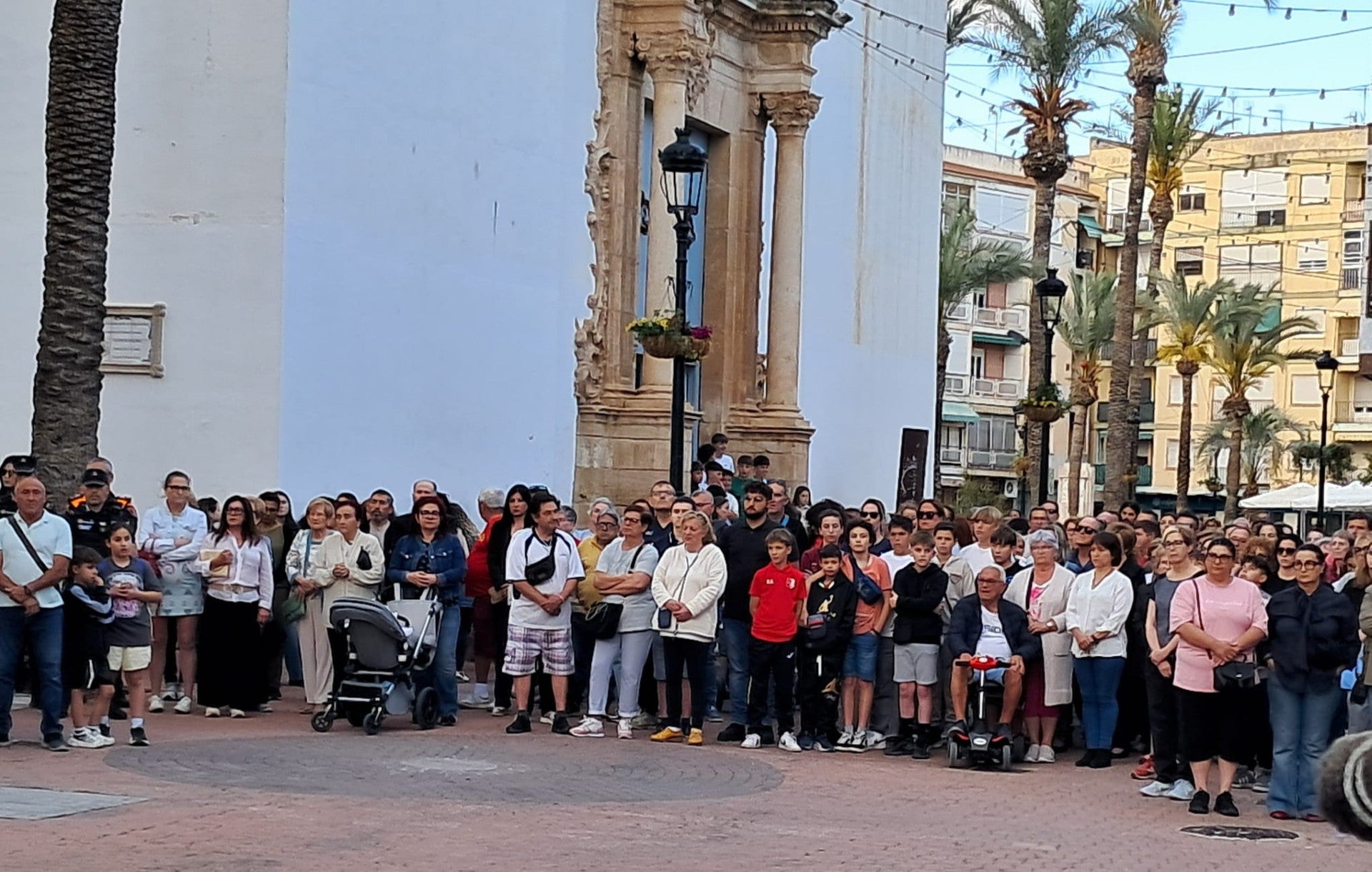 El crimen que ha costado tres vidas en Dolores mantiene consternado al municipio en su tercer día de luto: "Eran personas muy conocidas" El crimen que ha costado tres vidas en Dolores mantiene consternado al municipio en su tercer día de luto: "Eran personas muy conocidas"