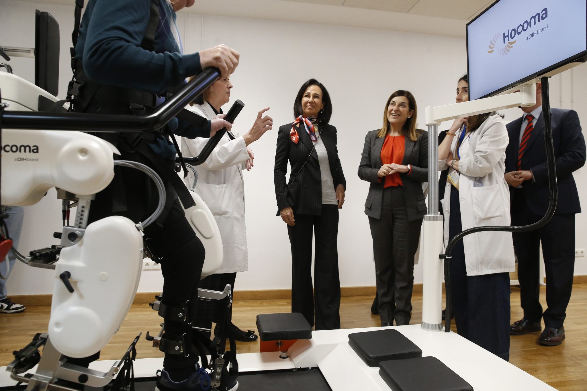 Exoesqueleto y gafas de realidad virtual: la técnica pionera del Hospital Valdecilla para pacientes de neurorrehabilitación Exoesqueleto y gafas de realidad virtual: la técnica pionera del Hospital Valdecilla para pacientes de neurorrehabilitación