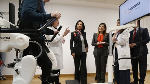 ARCHIVO - Presentaci&oacute;n del exoesqueleto del Hospital Valdecilla para pacientes de neurorrehabilitaci&oacute;n