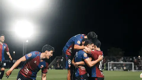 Los jugadores celebran el doblete de Nacho Quintana ante el Atlético Madrileño. Los jugadores celebran el doblete de Nacho Quintana ante el Atlético Madrileño.