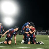 Los jugadores celebran el doblete de Nacho Quintana ante el Atlético Madrileño. Los jugadores celebran el doblete de Nacho Quintana ante el Atlético Madrileño.