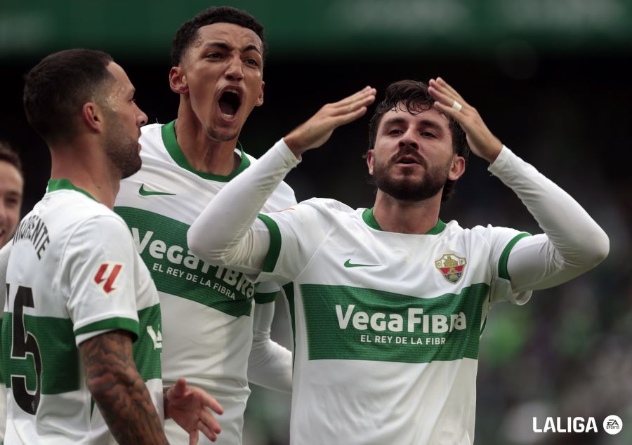 El Elche firma en propiedad a Víctor Chust hasta 2029 El Elche firma en propiedad a Víctor Chust hasta 2029