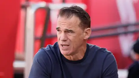 El entrenador del Sevilla, Luis García, durante el partido de la jornada 37 de LaLiga que Sevilla FC y Real Madrid disputaron en el estadio Ramón Sánchez-Pizjuán, en Sevilla El entrenador del Sevilla, Luis García, durante el partido de la jornada 37 de LaLiga que Sevilla FC y Real Madrid disputaron en el estadio Ramón Sánchez-Pizjuán, en Sevilla