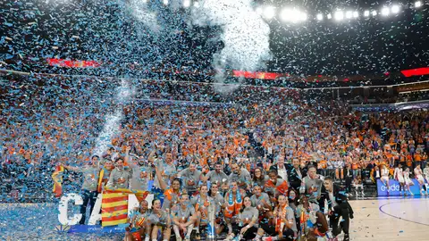 La cuarta Liga de Valencia llega con récord de público a un choque de su femenino con 7.647 personas en la grada del Roig Arena La cuarta Liga de Valencia llega con récord de público a un choque de su femenino con 7.647 personas en la grada del Roig Arena