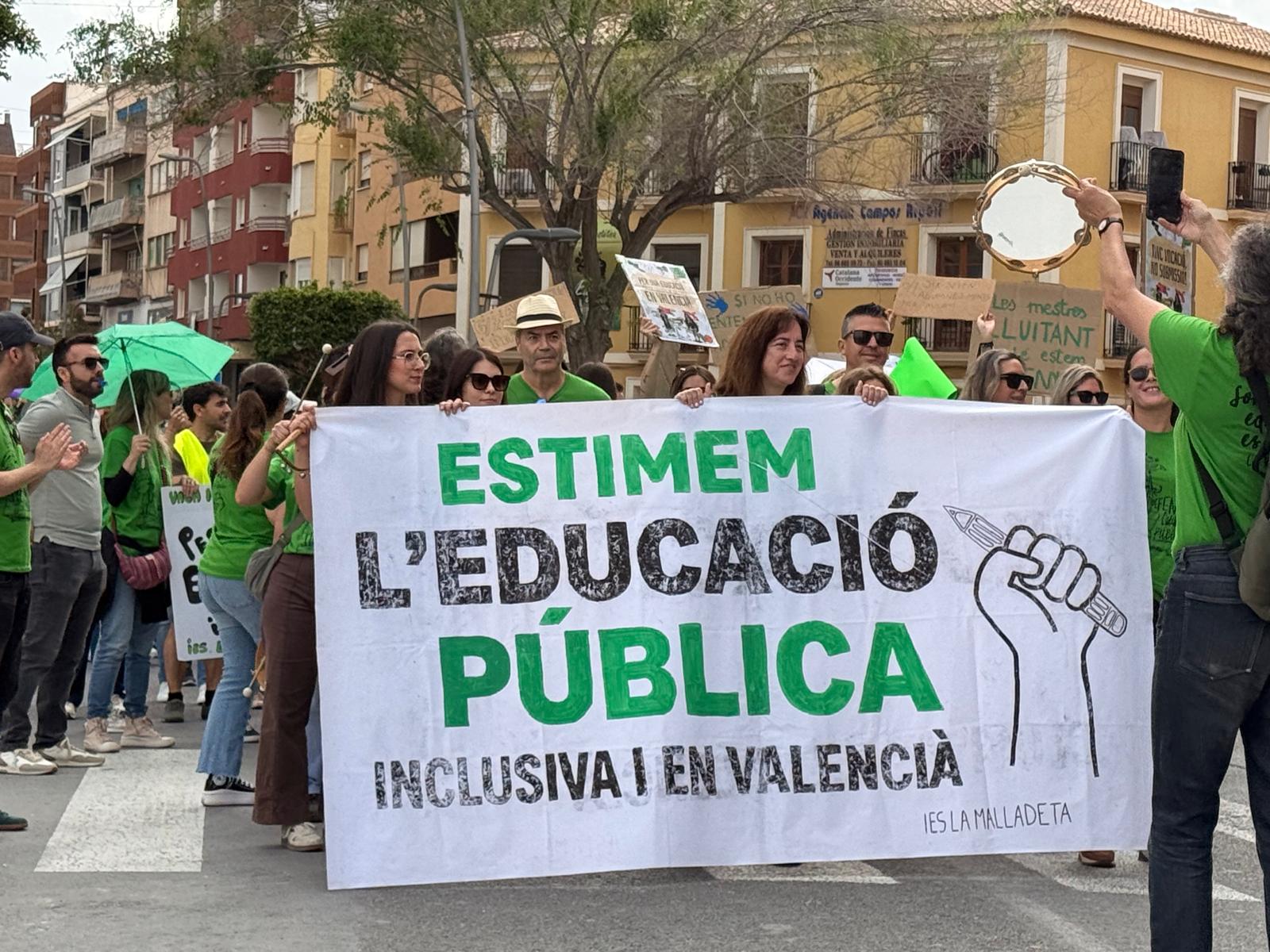 Los docentes de La Marina Baixa intensifican las protestas con nuevas concentraciones Los docentes de La Marina Baixa intensifican las protestas con nuevas concentraciones