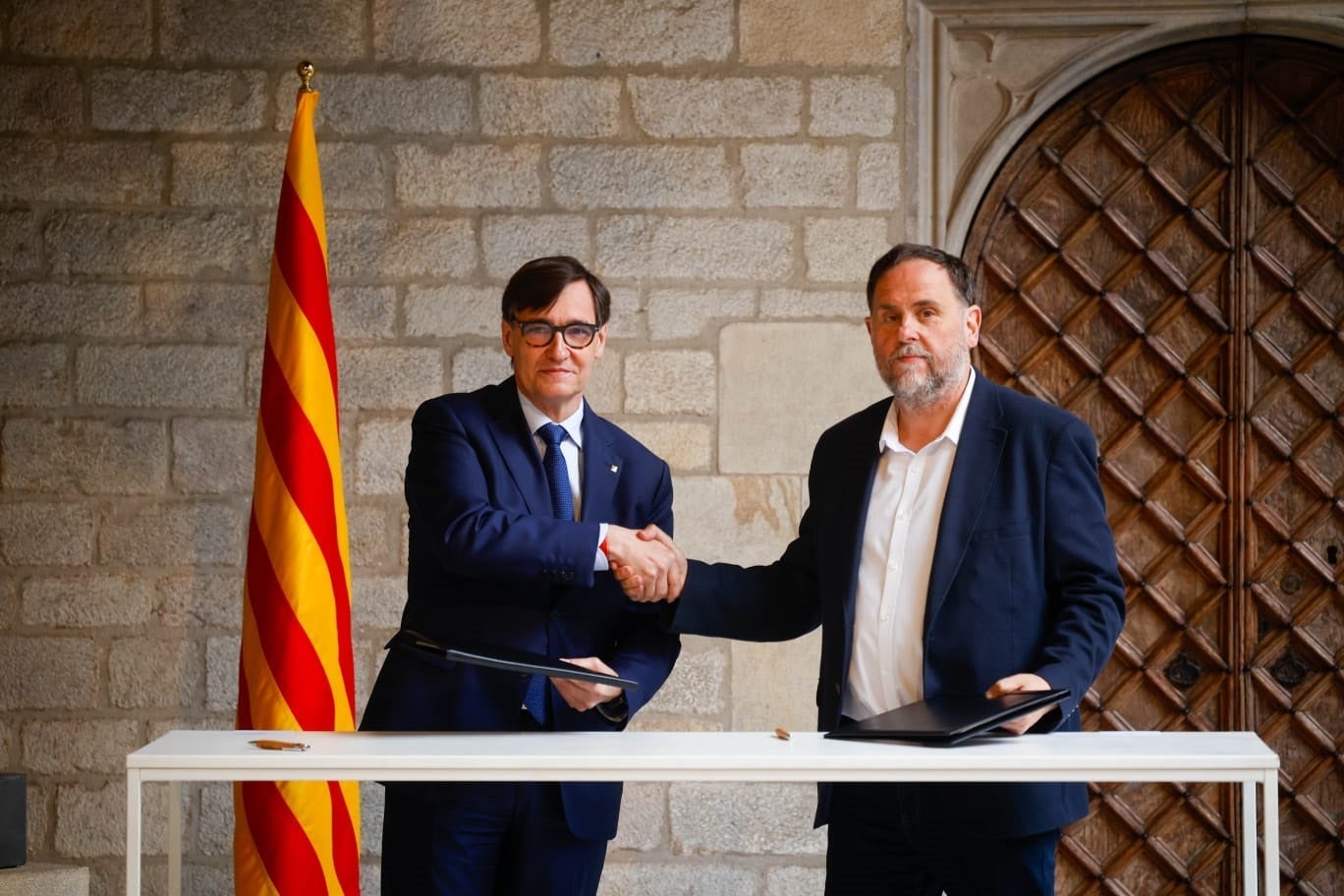 El presidente de la Generalitat, Salvador Illa, y el presidente de ERC, Oriol Junqueras, firman el acuerdo de Presupuestos de la Generalitat para 2026 El presidente de la Generalitat, Salvador Illa, y el presidente de ERC, Oriol Junqueras, firman el acuerdo de Presupuestos de la Generalitat para 2026