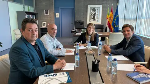 Responsables de ANPE se reúnen con la consejera de Educación, Sandra Valencia Responsables de ANPE se reúnen con la consejera de Educación, Sandra Valencia