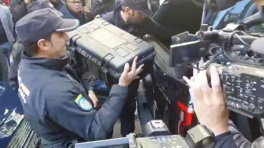 Termina el registro del despacho de Zapatero, frente a la sede del PSOE en Ferraz Termina el registro del despacho de Zapatero, frente a la sede del PSOE en Ferraz