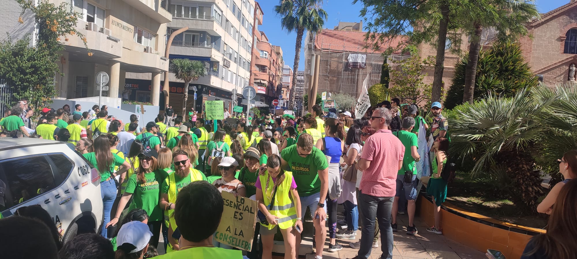 Los docentes intensifican su protesta en la Vega Baja a la espera de avances en la negociación con la Consellería para finalizar la huelga Los docentes intensifican su protesta en la Vega Baja a la espera de avances en la negociación con la Consellería para finalizar la huelga
