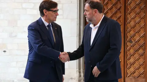 Illa i Junqueras signen l'acord per als pressupostos de la Generalitat Illa i Junqueras signen l'acord per als pressupostos de la Generalitat