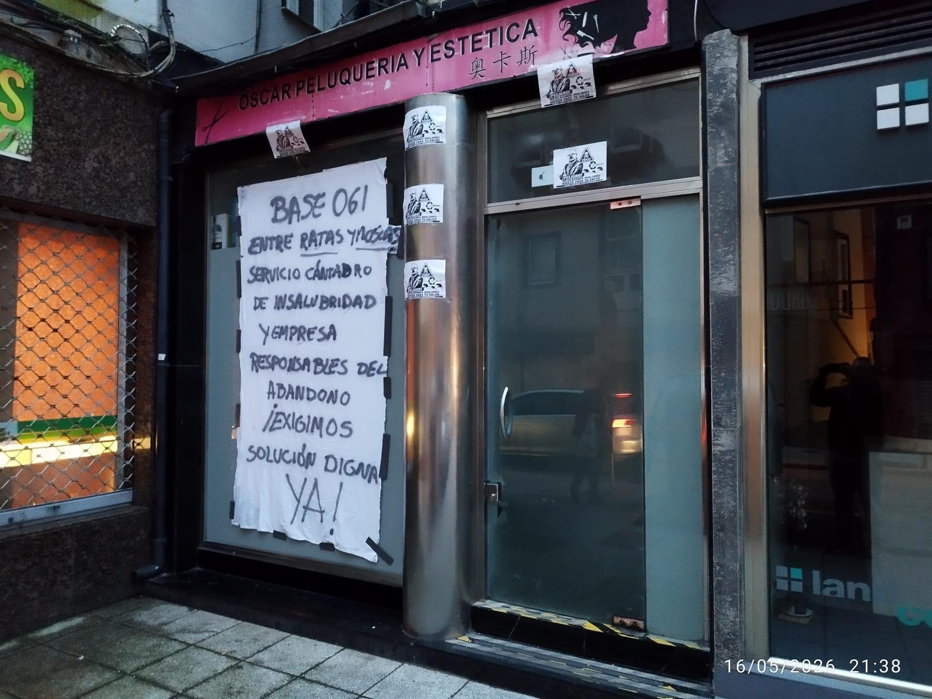 Autransa clausura la base del 061 en la calle Cervantes de Santander tras denunciarse la presencia de plagas Autransa clausura la base del 061 en la calle Cervantes de Santander tras denunciarse la presencia de plagas