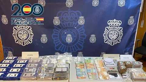 La Policía Nacional de Elche detiene en Dolores y Rojales a dos hombres por tráfico de cocina y hachís. La Policía Nacional de Elche detiene en Dolores y Rojales a dos hombres por tráfico de cocina y hachís.