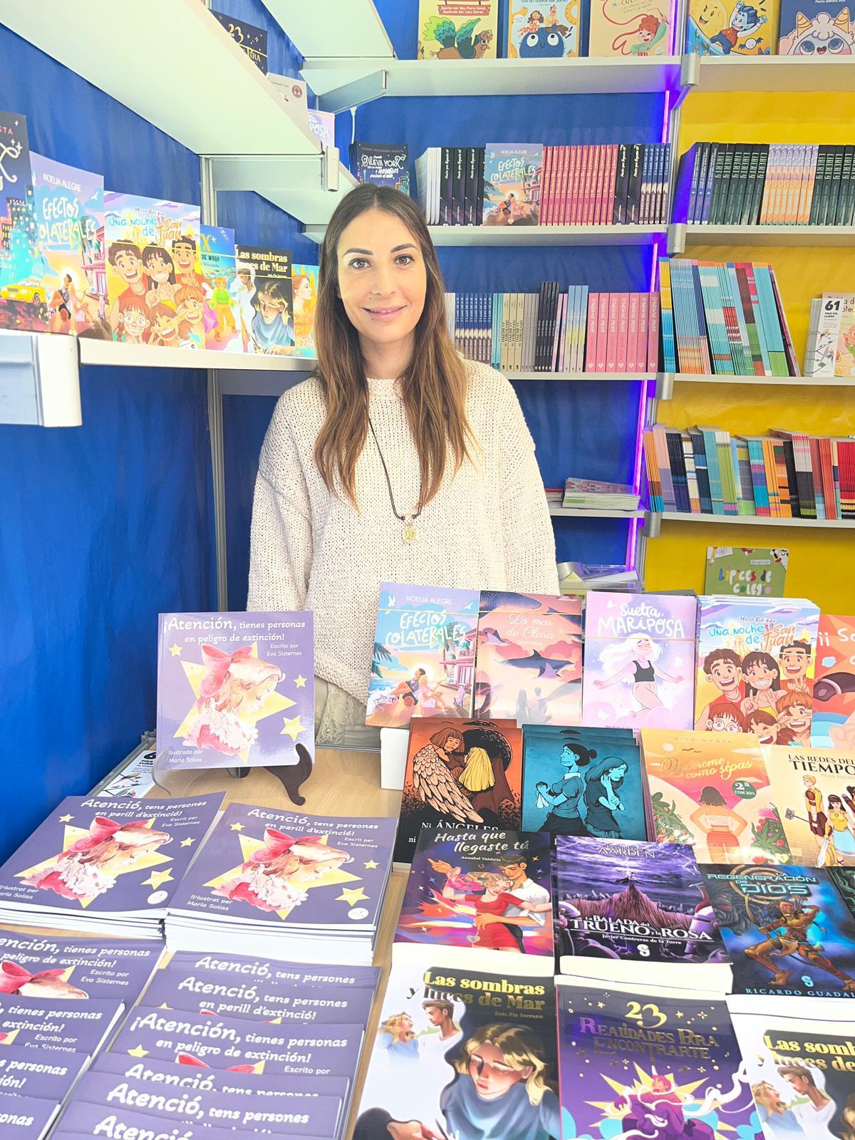 Eva Sisternes presenta su libro infantil ¡Atención, tienes personas en peligro de extinción! episode artwork