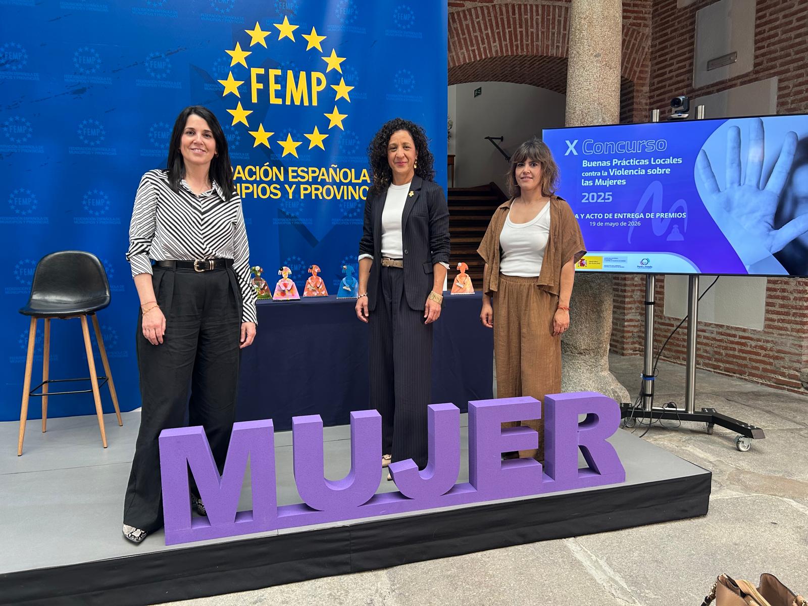 La FEMP premia al Ayuntamiento de Pinoso por buenas prácticas contra la violencia machista La FEMP premia al Ayuntamiento de Pinoso por buenas prácticas contra la violencia machista