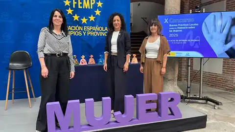 La FEMP ha premiado al Ayuntamiento de Pinoso por buenas prácticas contra la violencia machista. La FEMP ha premiado al Ayuntamiento de Pinoso por buenas prácticas contra la violencia machista.