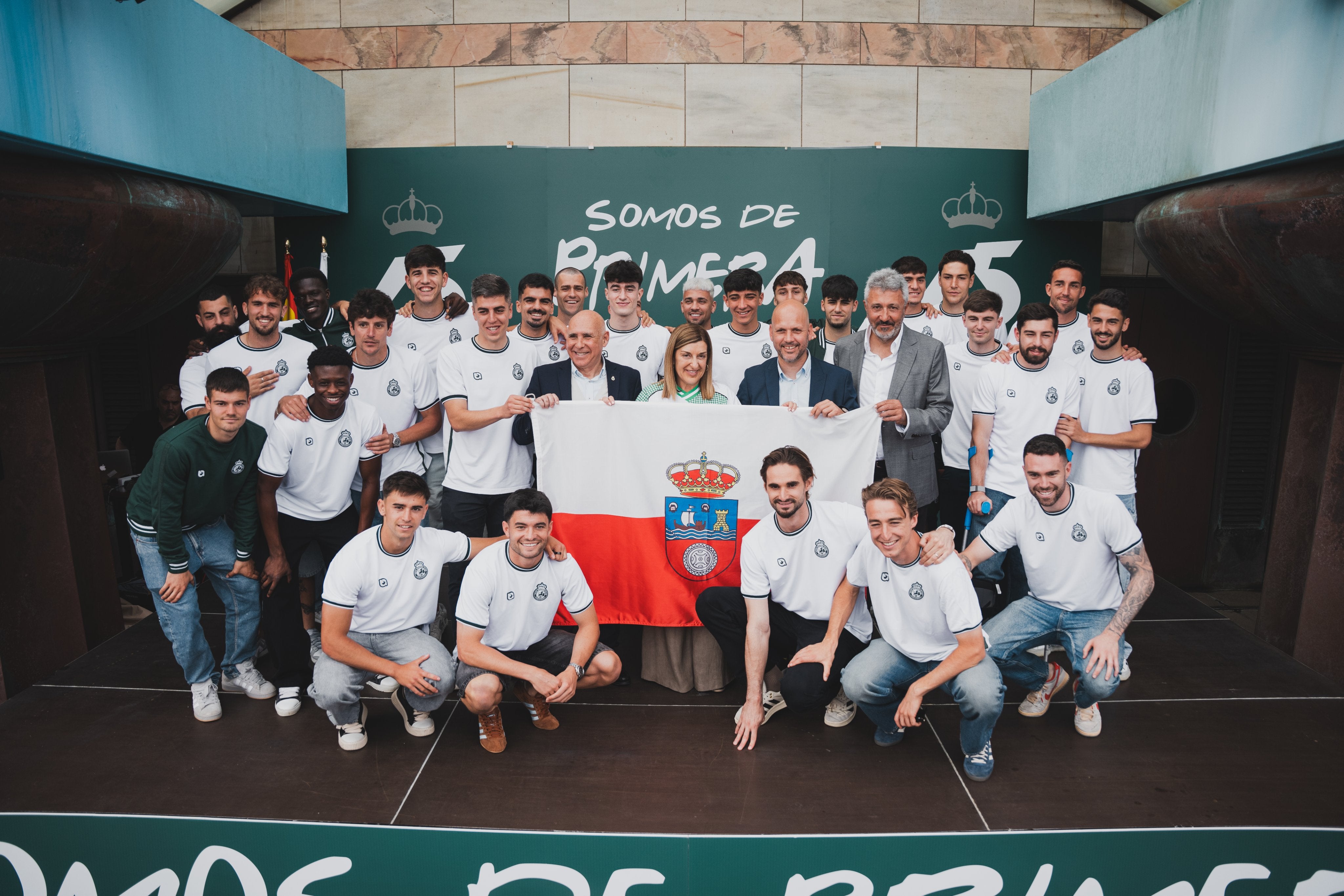 El Gobierno de Cantabria homenajea al Racing tras lograr "mucho más que un ascenso" El Gobierno de Cantabria homenajea al Racing tras lograr "mucho más que un ascenso"