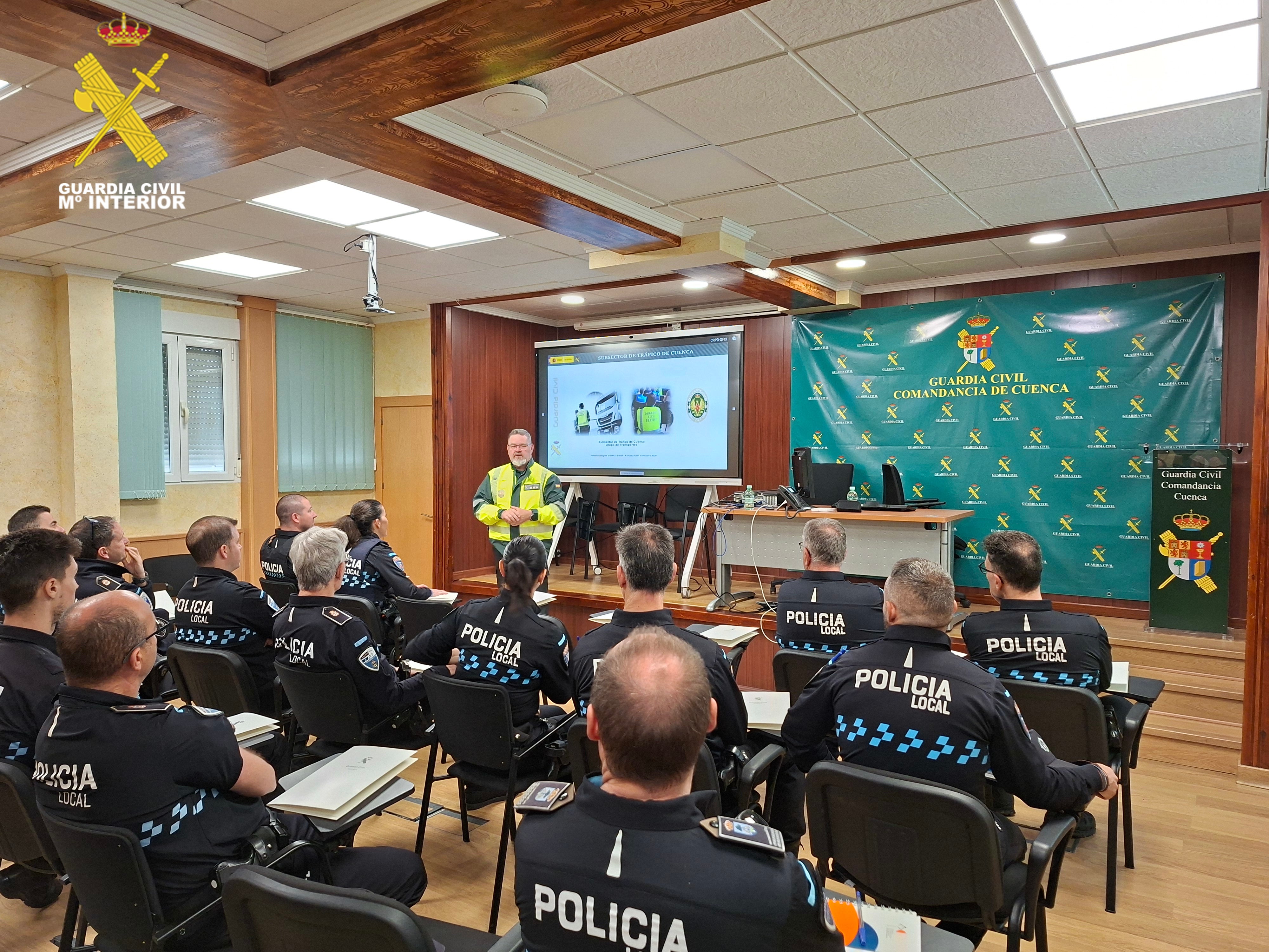 La Guardia Civil organiza en Cuenca una jornada formativa sobre transporte por carretera para policías locales La Guardia Civil organiza en Cuenca una jornada formativa sobre transporte por carretera para policías locales