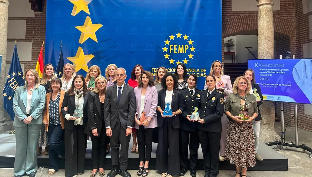 Premiados por en el X Concurso de buenas prácticas locales contra la violencia sobre las mujeres. Premiados por en el X Concurso de buenas prácticas locales contra la violencia sobre las mujeres.