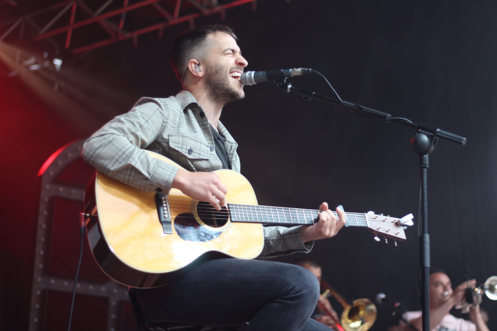 Iñigo Etxezarreta, cantante ETS: "Las fiestas son un lugar para transmitir nuestra cultura" Iñigo Etxezarreta, cantante ETS: "Las fiestas son un lugar para transmitir nuestra cultura"