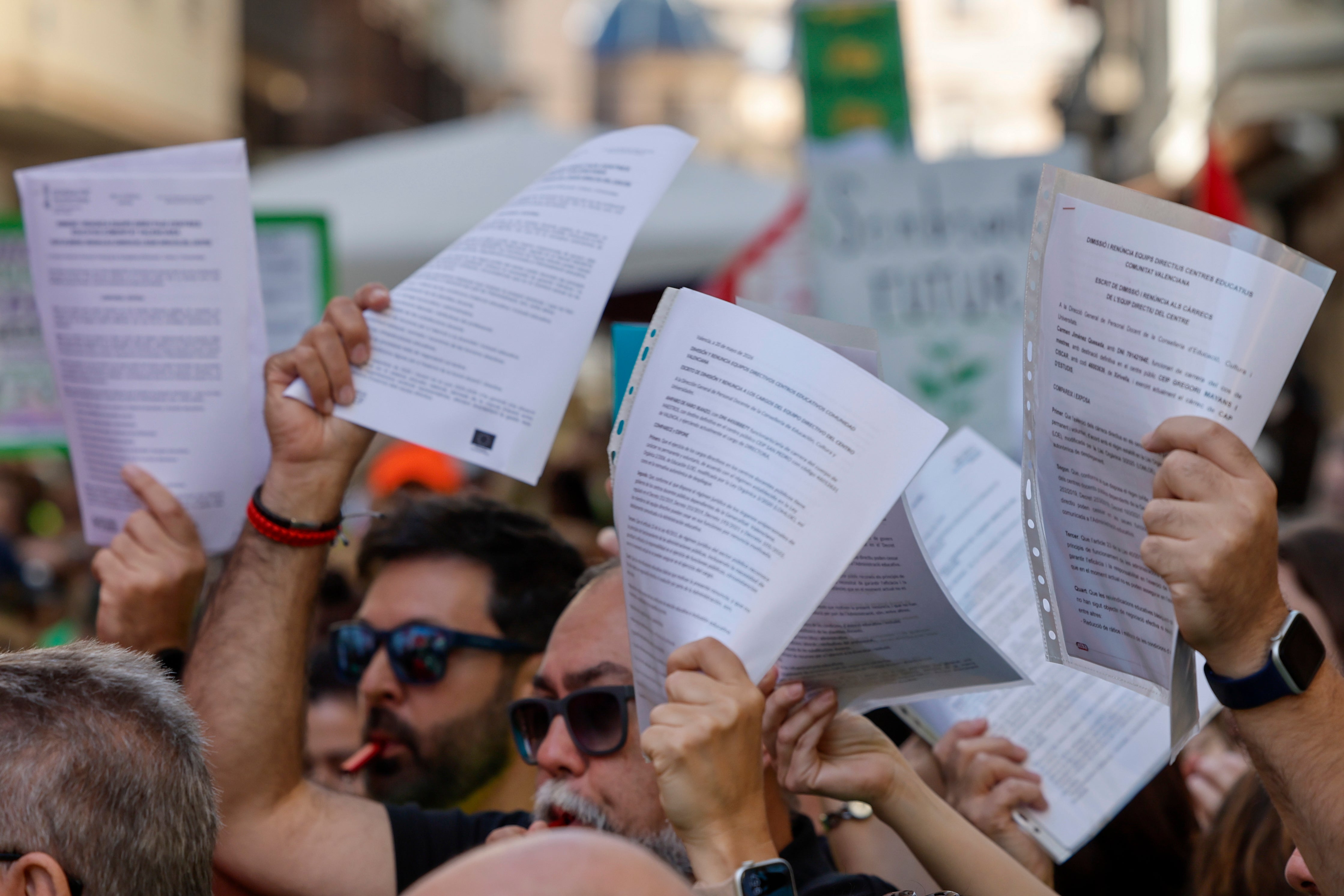 Más de un centenar de equipos directivos firman su dimisión en apoyo a la huelga del profesorado valenciano Más de un centenar de equipos directivos firman su dimisión en apoyo a la huelga del profesorado valenciano