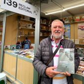 Bernat Montagud con su nuevo libro sobre el pintor Segrelles