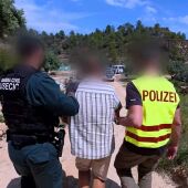 La policia amb el detingut