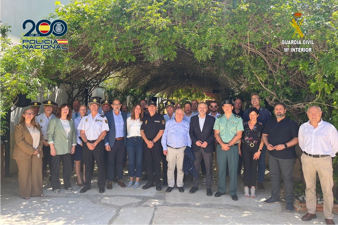 Guardia Civil y Policía Nacional de Alicante refuerzan la coordinación con empresarios para fortalecer la seguridad en áreas industriales Guardia Civil y Policía Nacional de Alicante refuerzan la coordinación con empresarios para fortalecer la seguridad en áreas industriales
