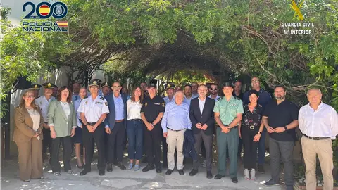 Representantes de áreas empresariales junto a mandos de la Policía y la Guardia Civil Representantes de áreas empresariales junto a mandos de la Policía y la Guardia Civil
