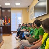 Docentes de Villajoyosa se presentan en el pleno ordinario para trasladar al alcalde sus reivindicaciones