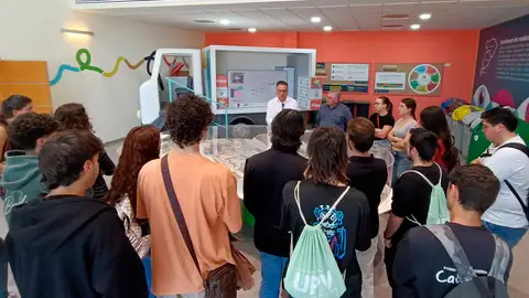 El Complejo Ambiental acoge una visita de alumnado de la Universitat Politècnica de València El Complejo Ambiental acoge una visita de alumnado de la Universitat Politècnica de València