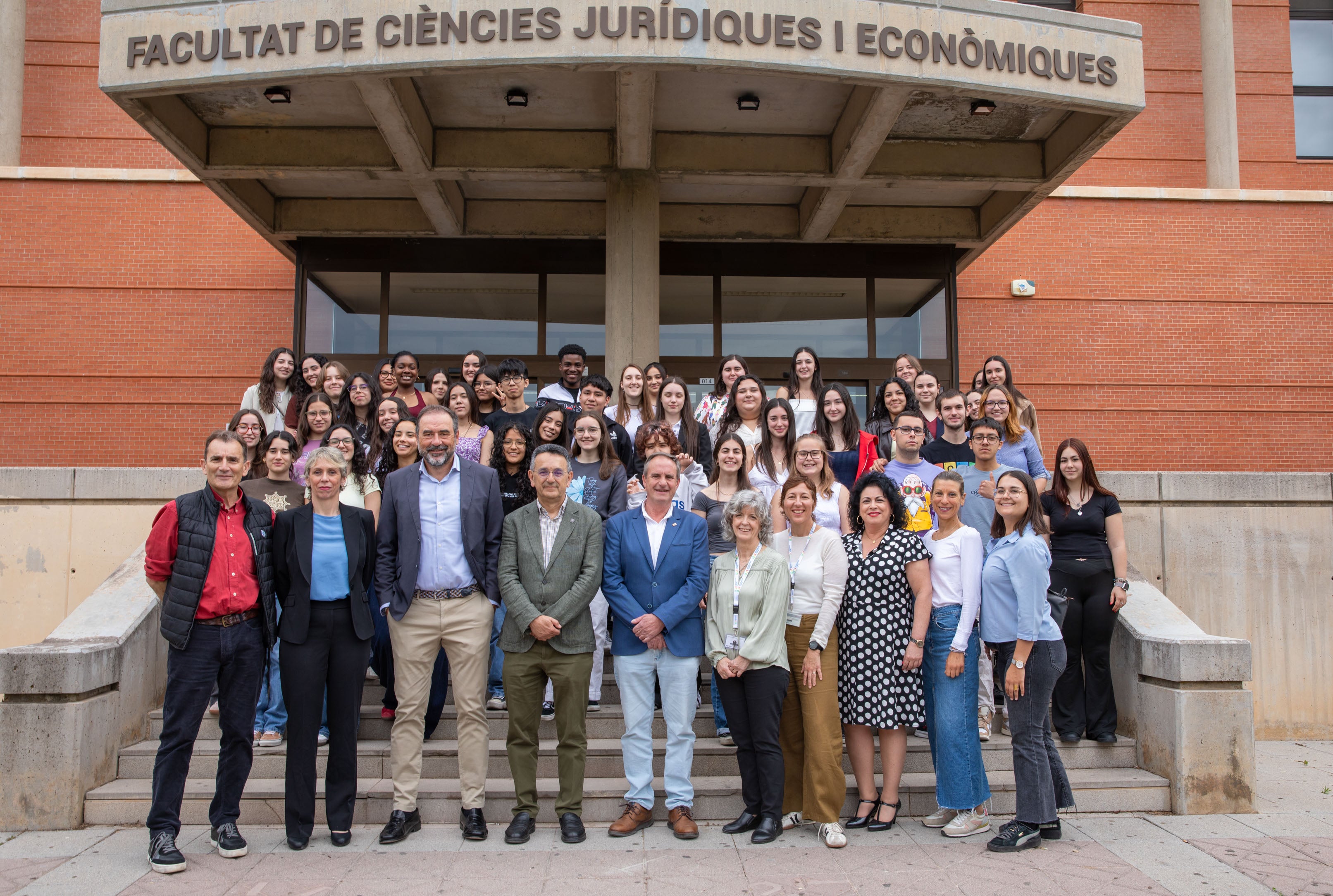 Ciento dos jóvenes de secundaria de Borriol, Castelló y Onda y universitarios de Medicina y Bioquímica y Biología Molecular hacen realidad la quinta edición de MicroMón Ciento dos jóvenes de secundaria de Borriol, Castelló y Onda y universitarios de Medicina y Bioquímica y Biología Molecular hacen realidad la quinta edición de MicroMón