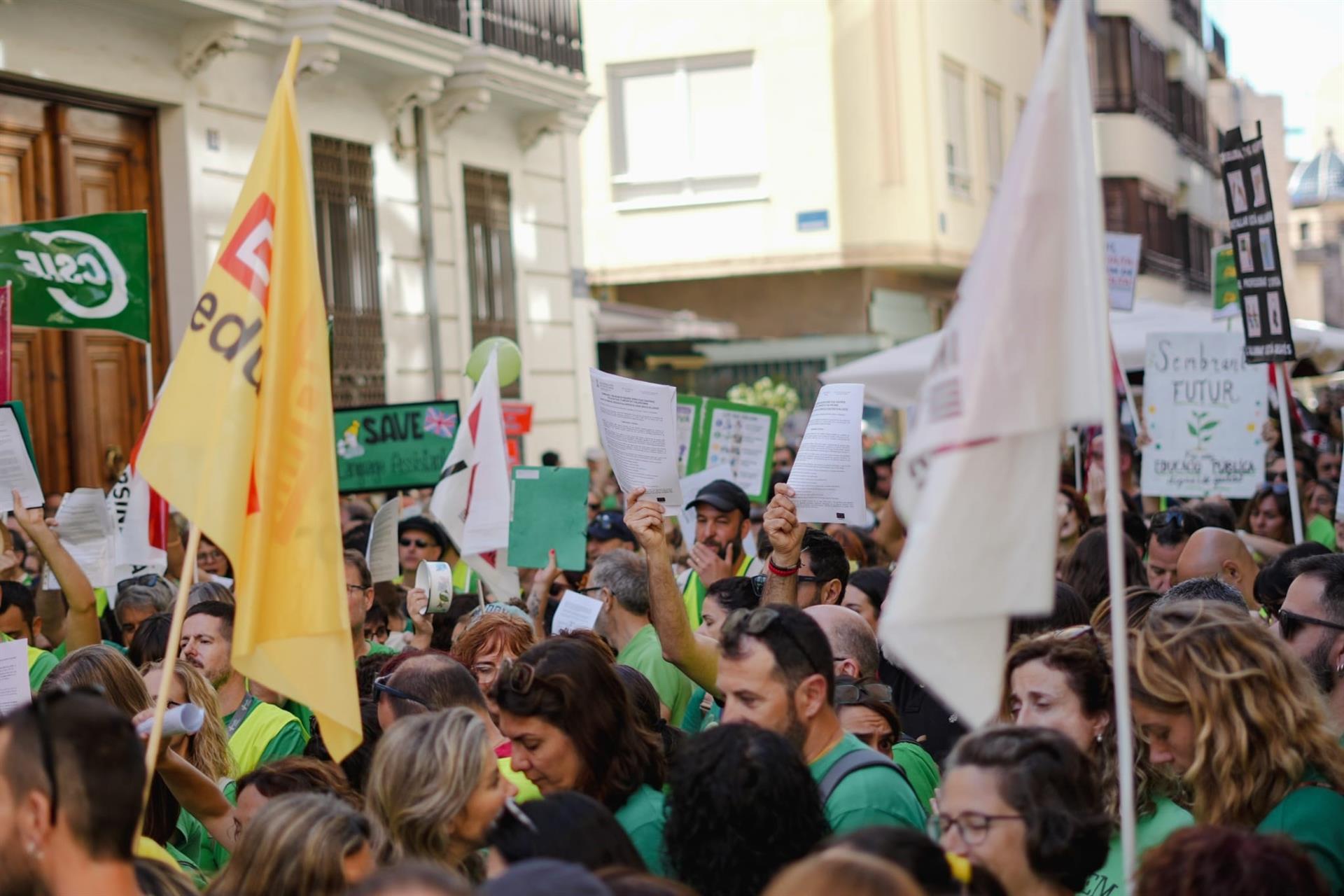 "Toca plantarse": los testimonios de la dimisión en bloque de los directores de los colegios valencianos "Toca plantarse": los testimonios de la dimisión en bloque de los directores de los colegios valencianos